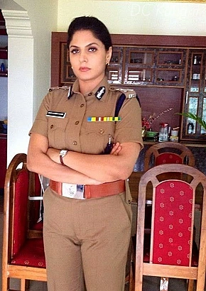 Meri mummy police wali ( randi bani meri )